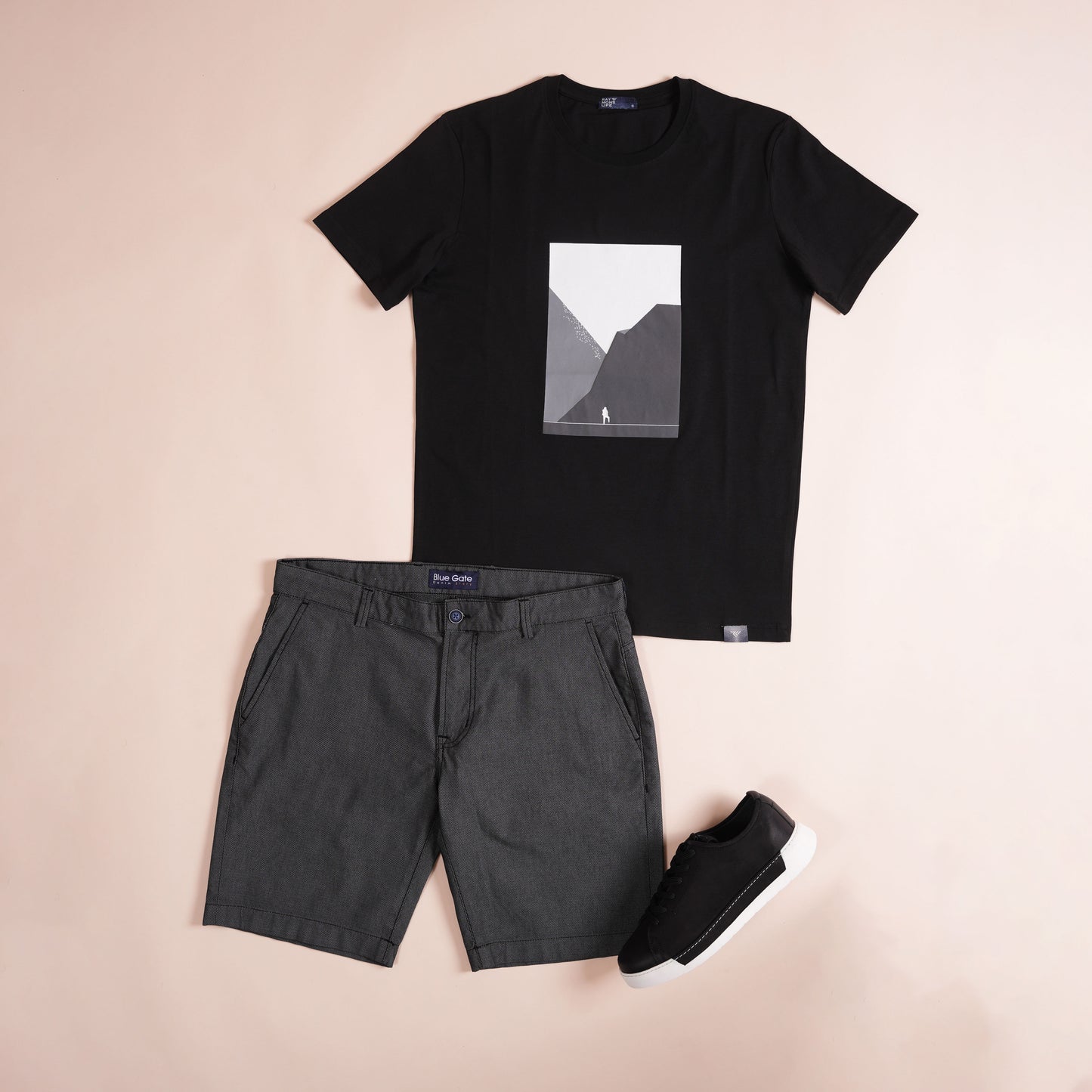 Pull Noir CLEEVER – Esprit Minimaliste