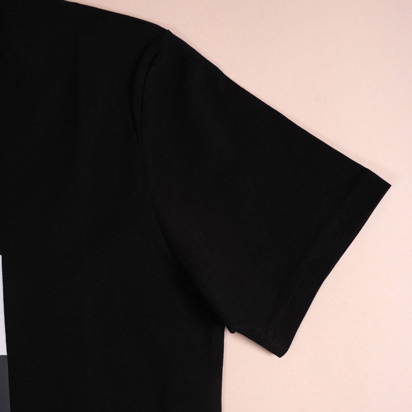 Pull Noir CLEEVER – Esprit Minimaliste