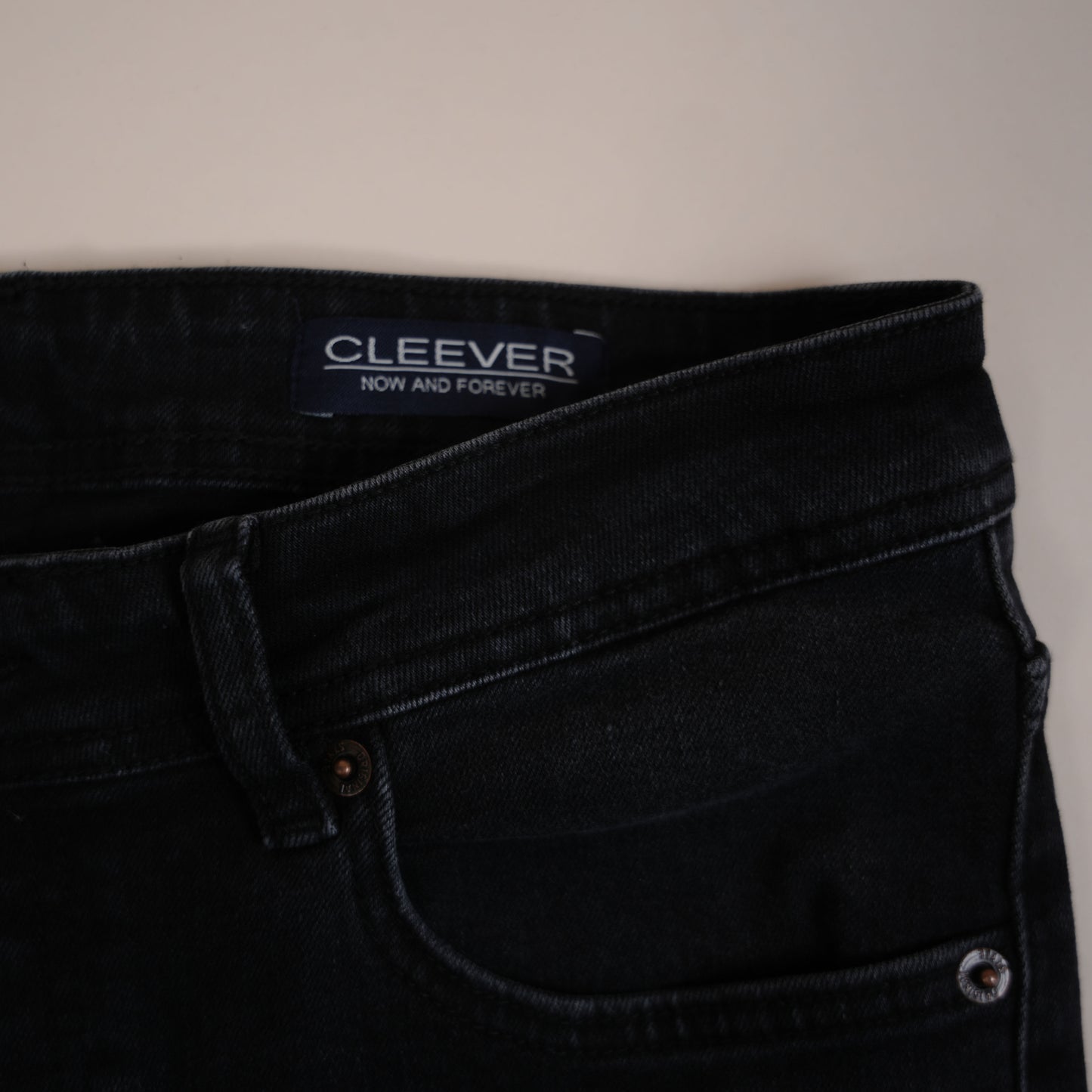 Pantalon CLEEVER en Jean gris foncé