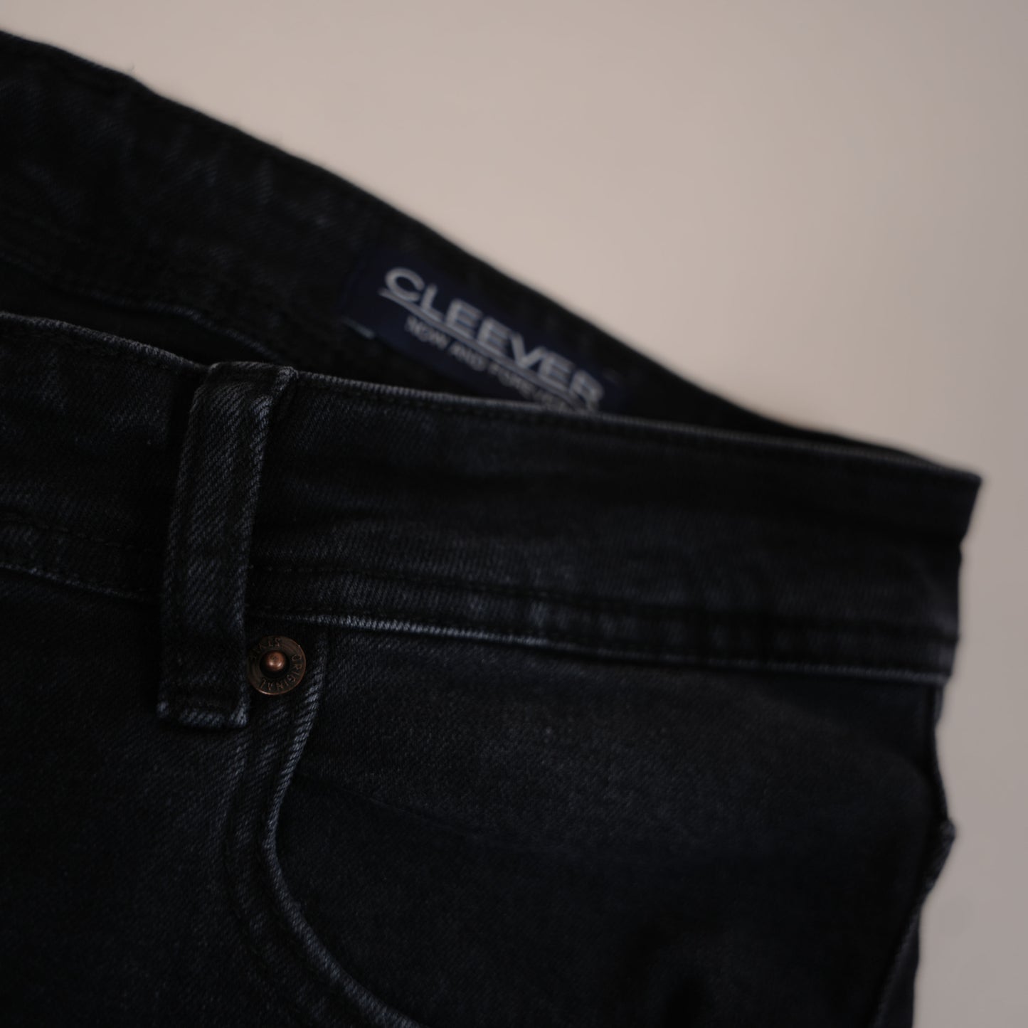 Pantalon CLEEVER en Jean gris foncé