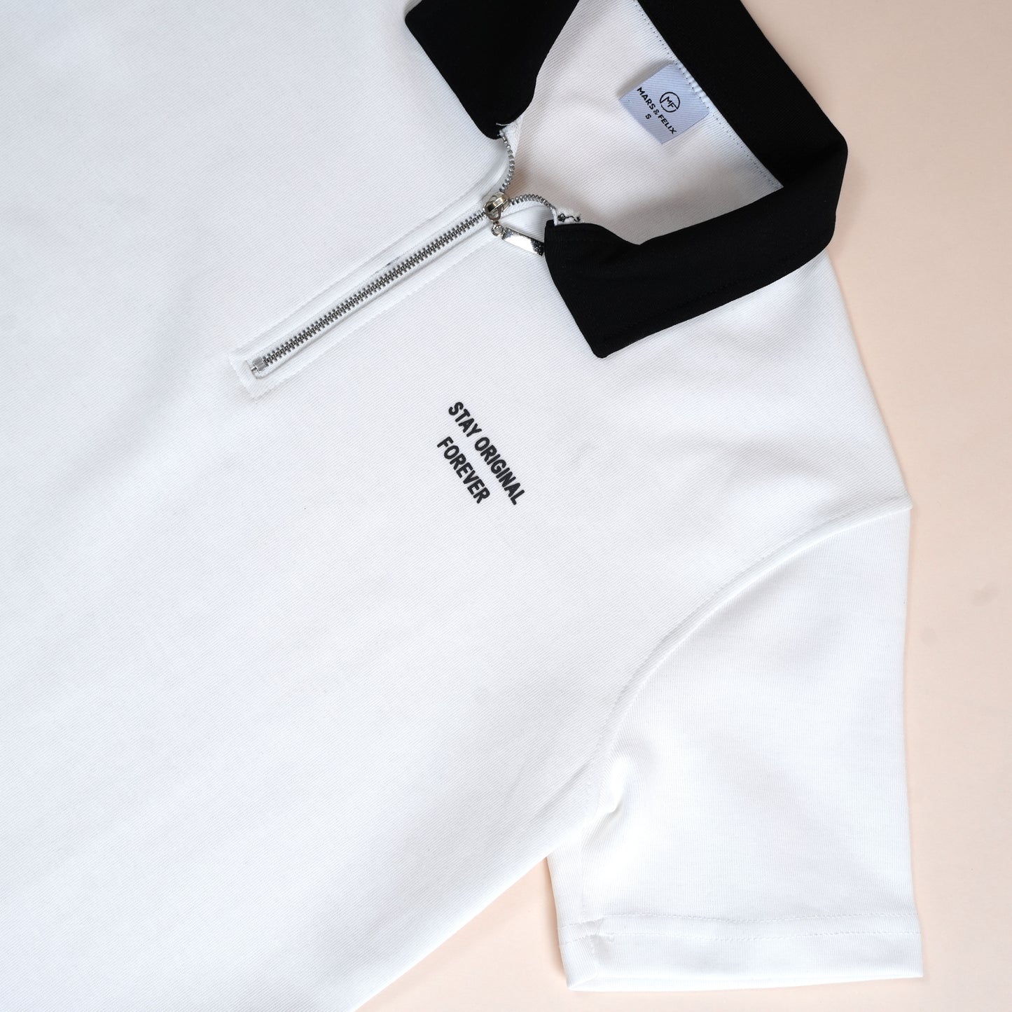 Polo CLEEVER zippé blanc à col noir