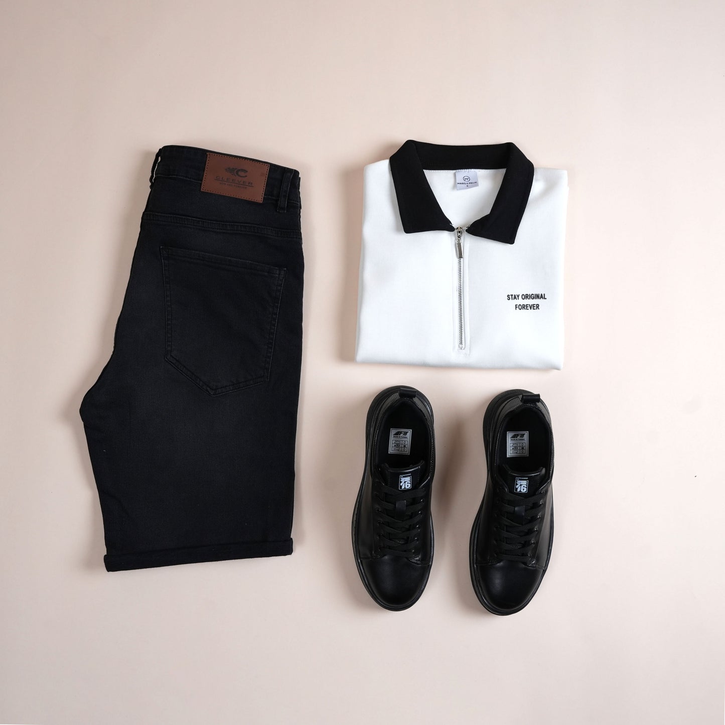 Polo CLEEVER zippé blanc à col noir